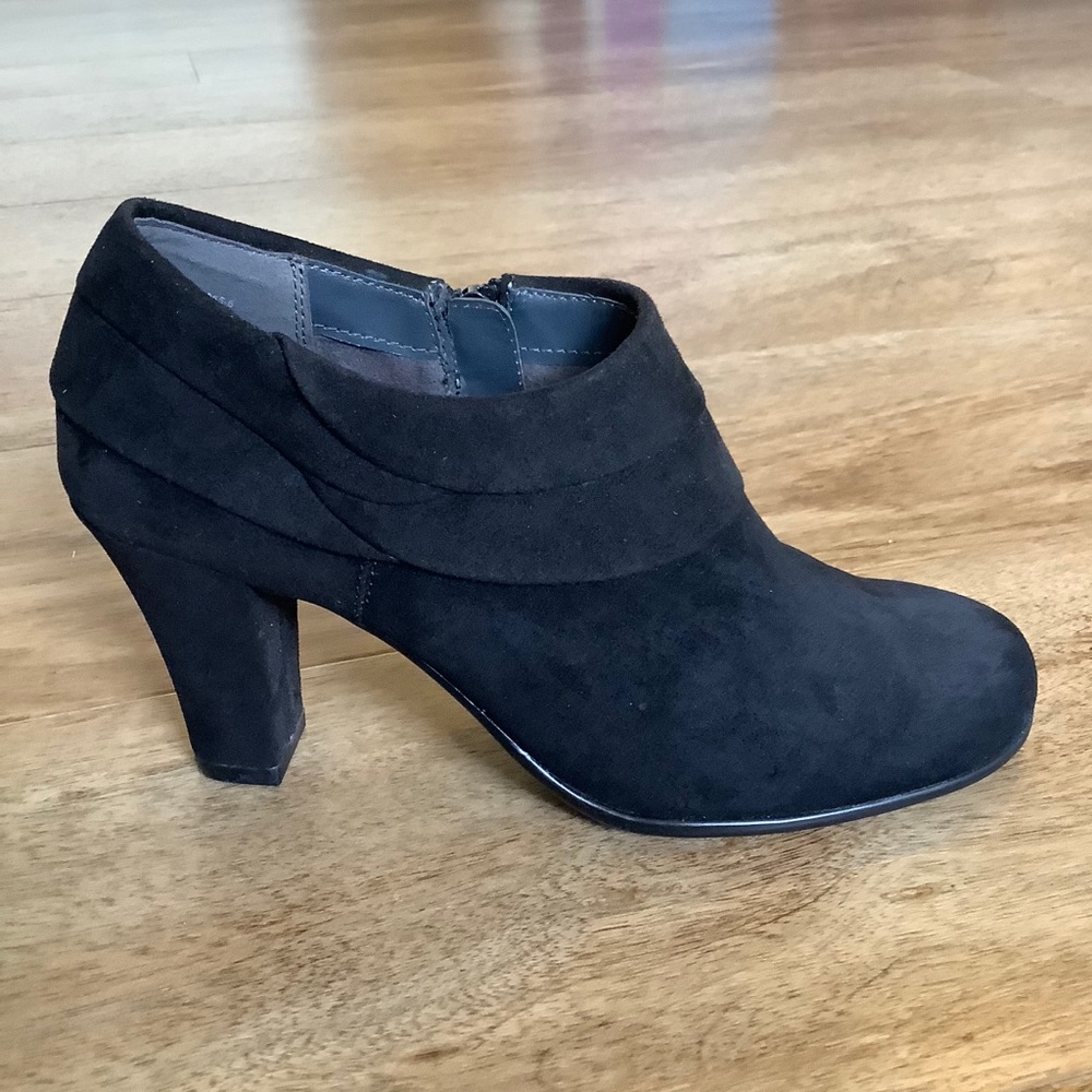 Aerosoles Heel Rest Booties Black Suede - Picture 5 of 6